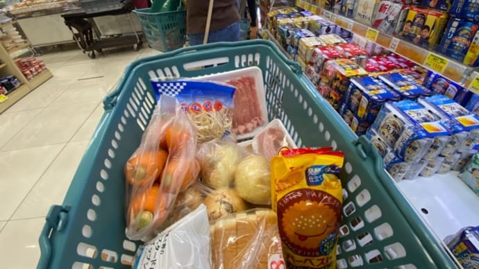 目玉商品売り場は戦場だわ。自分本位なおじさま多数。