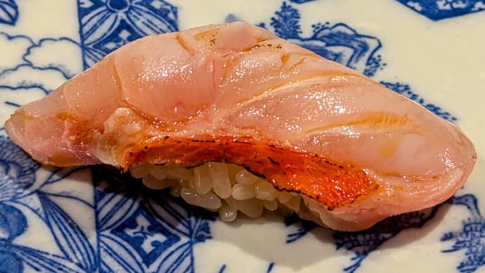 「立喰すし魚河岸 山治 "本日のおすすめ 黒板メニューのお寿司"」(虎ノ門ヒルズ駅直結 虎ノ門ヒルズステーションタワー B2F)