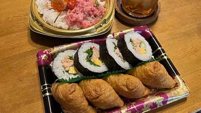 魚屋の海鮮丼とツナサラダ助六寿司！