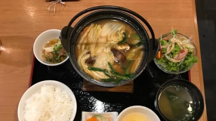 サラメシ ・鶏すき焼き鍋定食(週替わりメニュー)@鳥波多スリウォン店