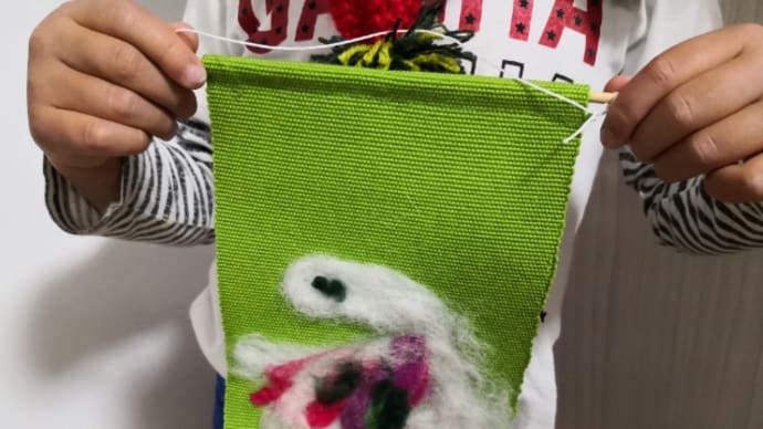 春休みこどもパレット 羊毛フェルト刺繍タペストリーなど、力作が次々と誕生しています!