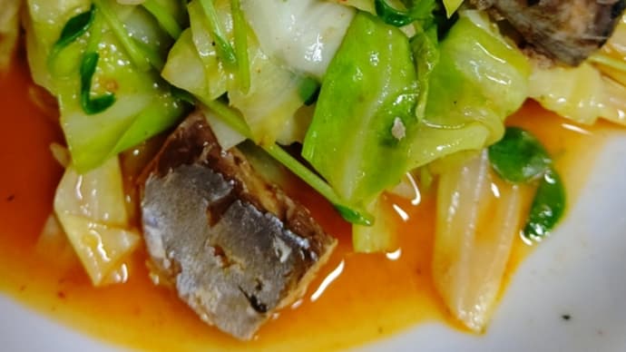 今日のおかず キャベツとサバ缶のキムチの素炒め(^.^)