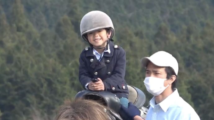 乗馬王子 服装まで本格的 笑笑