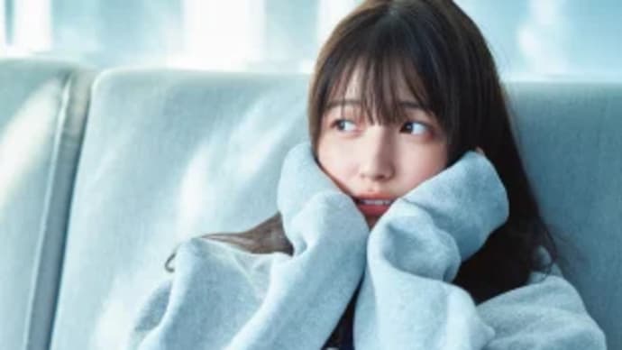 乃木坂46五百城茉央、オーバーサイズパーカーから美脚チラリ 1st写真集先行カット公開