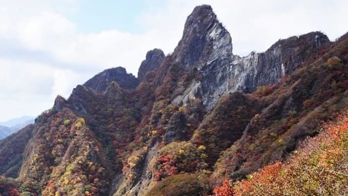 天狗岩と紅葉と急登と　根子岳を行く。