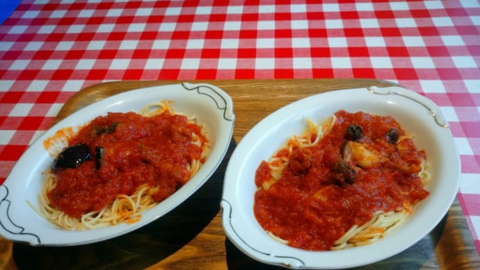 ナスとトマトソースのパスタ。お昼ご飯でーす😋😊