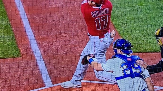 超速報・大谷、最終戦でいきなり46号ソロホームラン&100打点も達成！大谷のシーズン無事終了😄