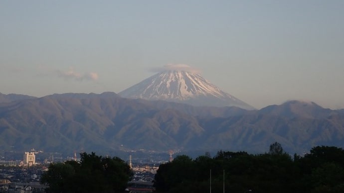 甲府盆地越しの富士山