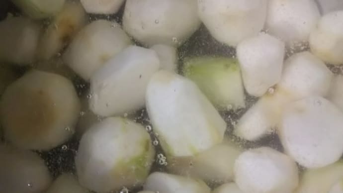 チビ里芋剥いた