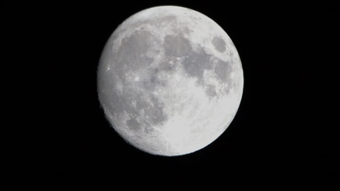 十三夜と満月、木星が明るい