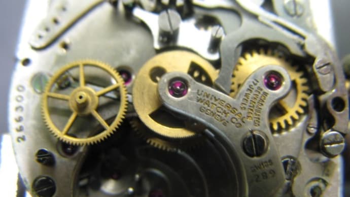 ユニバーサル手巻きクロノとエルメス婦人物クオーツ時計、チュードル自動巻き時計を修理です