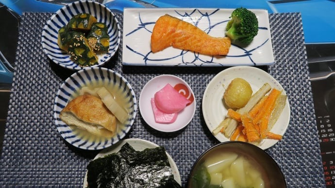 焼き魚と、炊屋食堂の田舎定食・・・庶民の味。