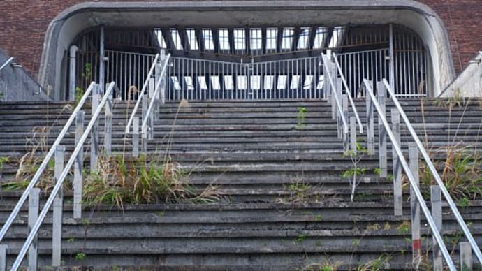 那覇市民会館と那覇市庁舎