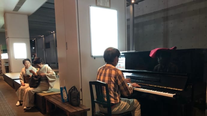 ピアニストの菊池亮太さんが秋田“ミルハス”に来る?これは、知らない人だけど、このピアノも弾いたらしい