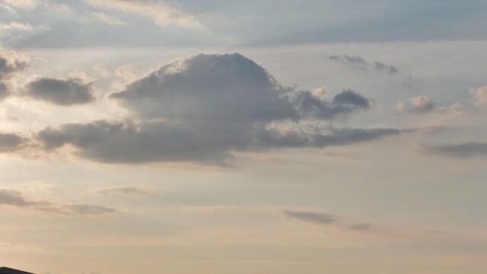 空・雲・不思議 フシギ