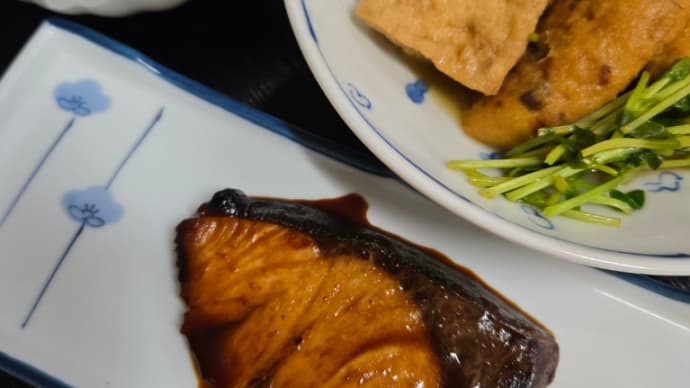 うちのごはん ブリの照り焼き と 厚揚げ、がんもどきの炊いたん と ほうれん草のお浸し(^.^)
