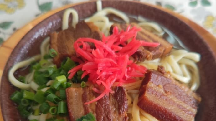 濃厚な三枚肉が三角屋製麺の沖縄そばを美味しくさせる・・・お食事処マリー(湧川)