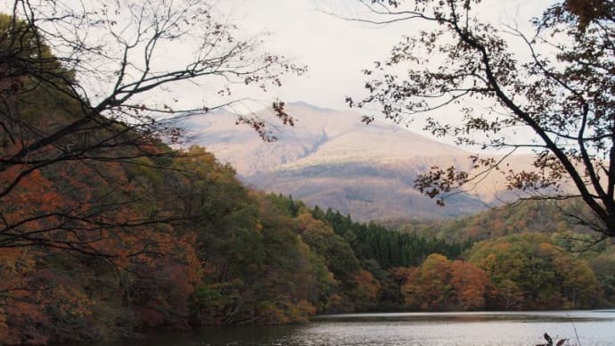 紅葉に染まる長老湖から小野川温泉の旅・・・長老湖