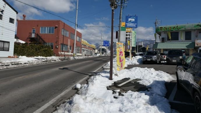 上信越道上田菅平インター近くのネパール・インド料理「エベレスト 住吉店」でカレーセットのランチ。