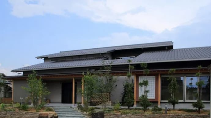 間取りの工夫と暮らし方の提案・中庭のある家となる事で風景や佇まい、暮らし方の自由度やプライバシーが随分変わります、設計デザインを始める前に土地に対しての家の範囲を考えるように。