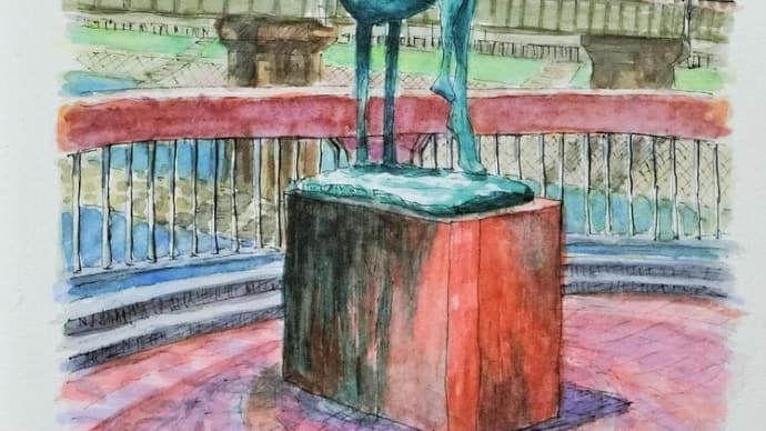 「宝塚大劇場」を背景にした「淀井敏夫」氏の彫刻「渚」を絵に描きました
