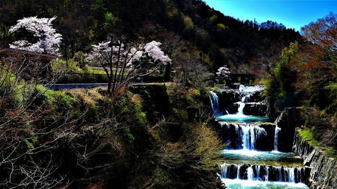 山梨県都留市 田原の滝を訪ねる