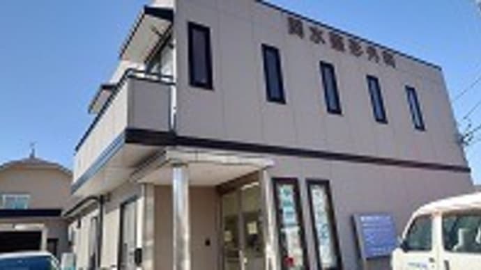 ツキイチマスクで首伸ばして喫茶店のオムライス食い晩は丸っとベーコン