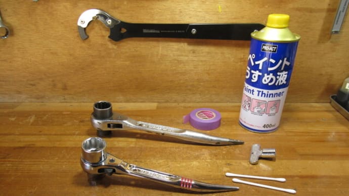 両口ラチェットレンチに 色を塗ります