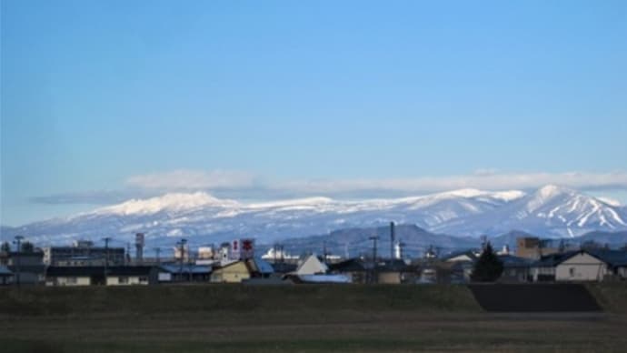 今朝の秋田駒ヶ岳方面と南昌山方面