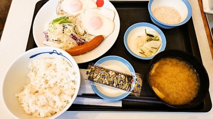 松屋(浦安駅前店)でソーセージエッグW定食(2022年9月14日)