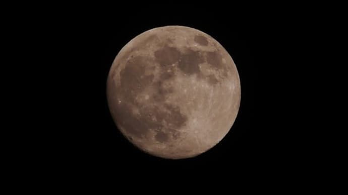 スーパームーンの皆既月食前日