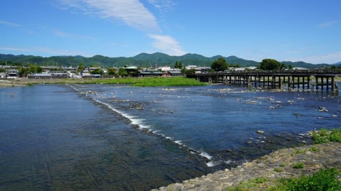 京都　保津川と渡月橋あたり　川下り観光船の事故が起きたらしい　