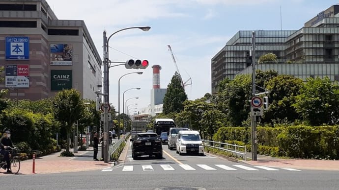 輪っかが有る煙突の存在感