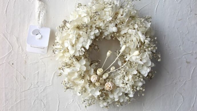 a white,melancholy sigh wreath