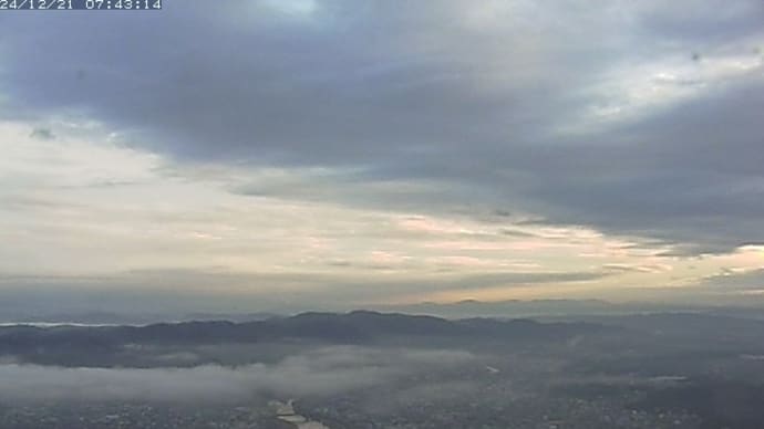 北から少し霧流れ込む