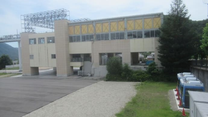 スカイレール廃止3か月後の様子(その1)・・・ゴンドラの展示場所?