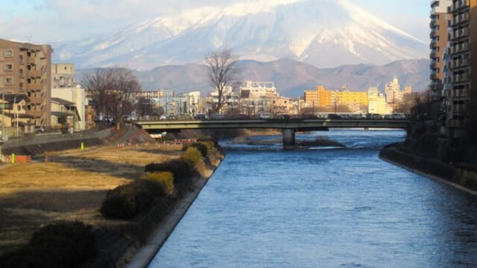 今日の岩手山(旭橋→盛岡駅西→杜の大橋)と志和三山