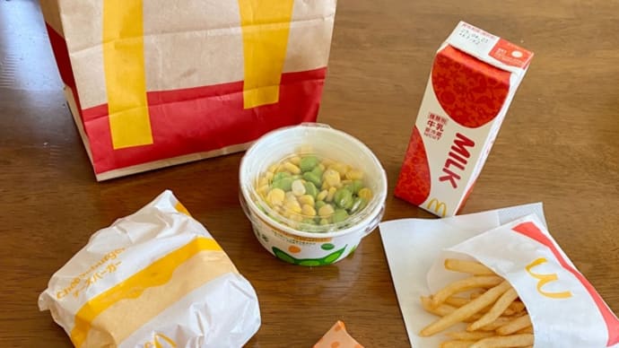 マクド ベーコンポテトパイ と ハッピーセットのトミカ