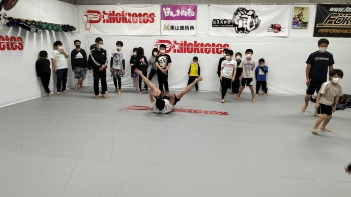 (火)キッズ格闘技クラス19:00〜