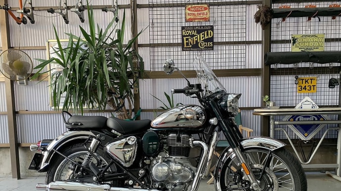 豪華装備満載!2025年のROYAL ENFIELD CLASSIC350のChrome Emeraldは凄いぞ!オプション取付も参考にして下さい。