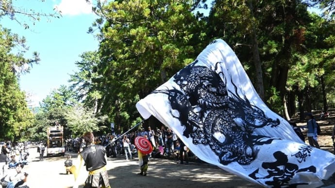 勇壮な「旗振り合戦」 ~奈良バサラ ①