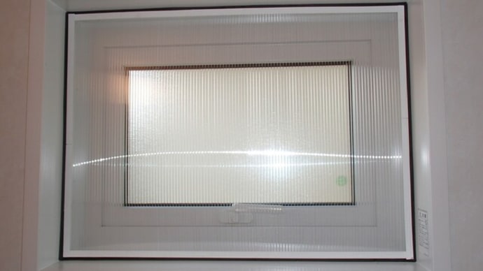 ポリカ中空ボードを使った格安・簡単に出来る窓の断熱