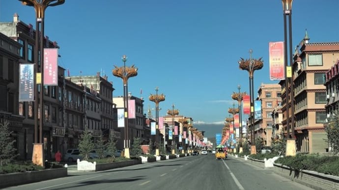 四川省、チベット族自治州、理塘（リタン）の町