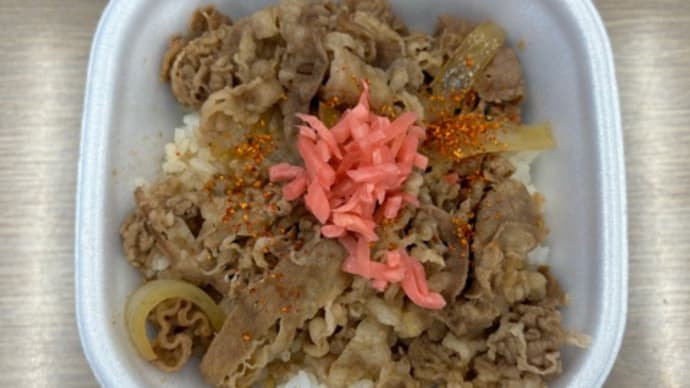 すき家の牛丼を食べる。