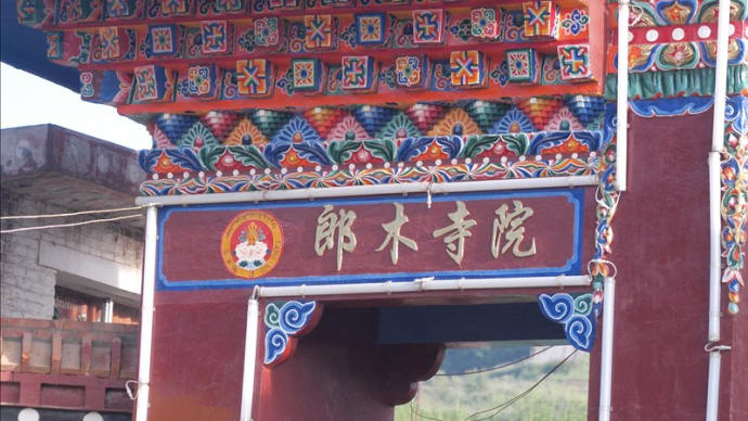 甘粛省と四川省の省境の町にあるラマ教の郎木寺