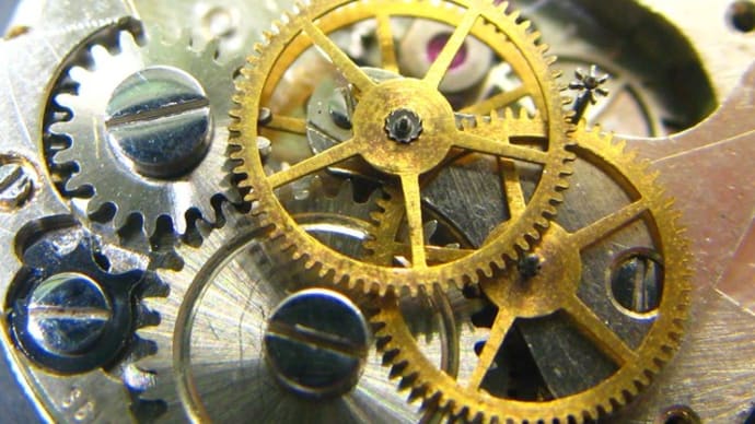 シチズンアテッサクオーツとINVICTAスイス製の昔の手巻き時計を修理です