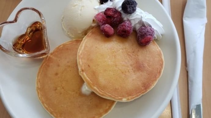 パンケーキプレートを食べる