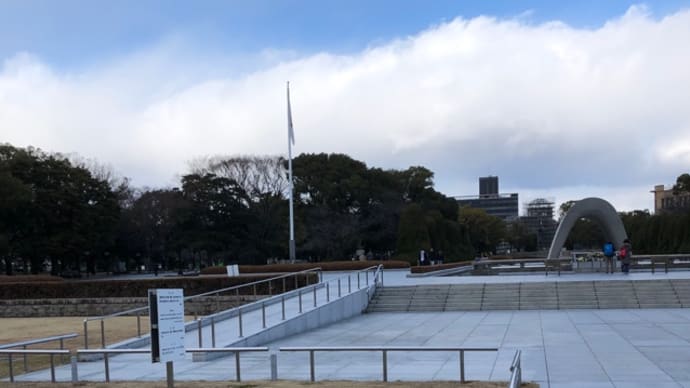 寒いですね～広島平和公園の鳩も縮こまっていました・・・何とかこの冬を乗り切っていこうね！
