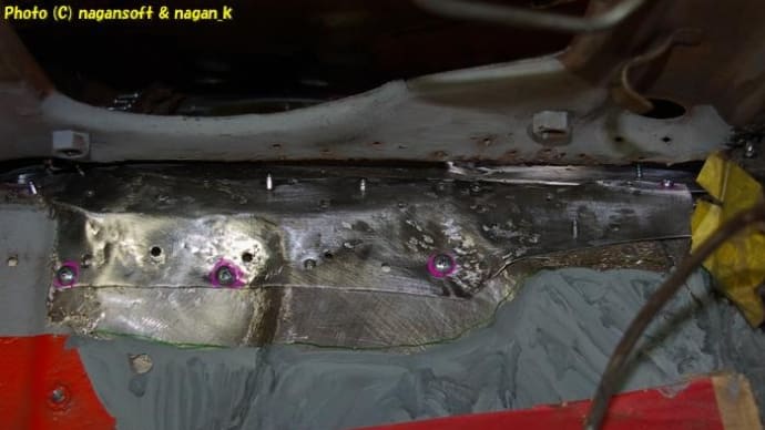 R-2君、トランク床鉄板パネルボンド施工前の微調整4日目