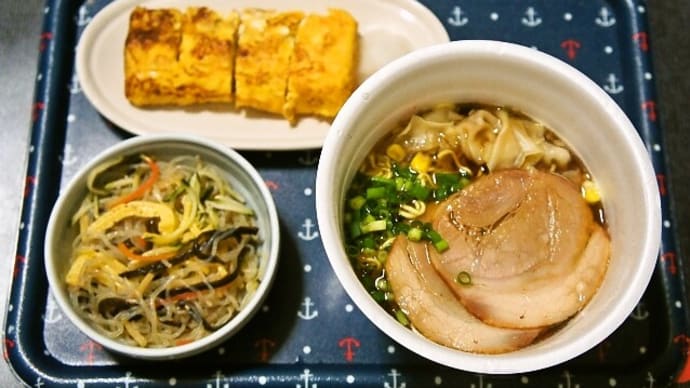 家で朝ご飯（カップラーメン(ワンタン醤油ラーメンにトッピング)、玉子焼き、春雨サラダ）（2021年7月14日）